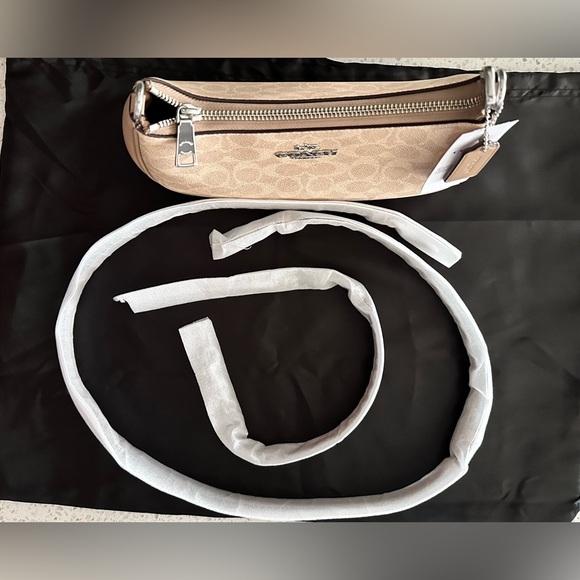 Coach Teri Shoulder Bag In Signature Canvas - Picture 10 of 11